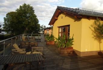 Ferien am See allows 18 year olds to book a room