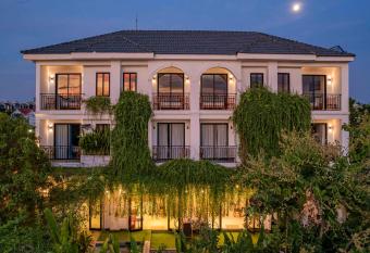 Lime Villa Hoi An allows 18 year olds to book a room