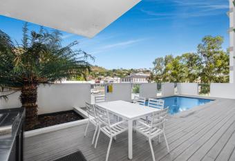 Central Kensington Apartments has Balcony rooms