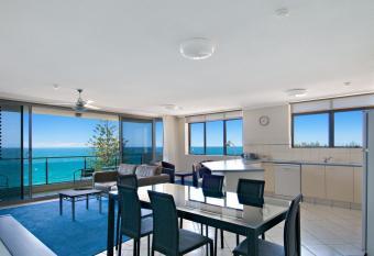Northwind Beachfront Apartments has Balcony rooms
