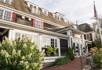 The Red Lion Inn has rooms with a private hot tub