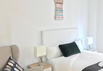 AZ El Balc  n de Atares has Balcony rooms