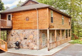 Lazy Bear cabin has rooms with a private hot tub