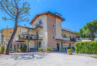 B&B America has Balcony rooms