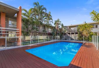 City Star Lodge allows 18 year olds to book a room