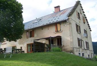 Le G  te de l Ourserie allows 18 year olds to book a room