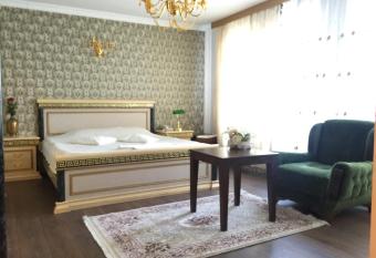 Hotel Adria has rooms with a private hot tub