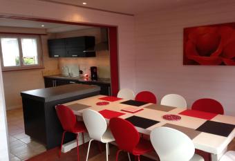 Chalet en Couleurs has Balcony rooms