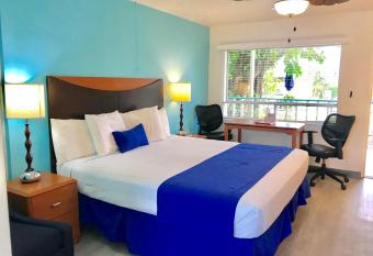 Malibu Resort Motel has Balcony rooms