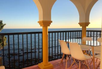 BALCON DEL MAR 2 APARTAMENT ON THE BEACH FRONT has Balcony rooms