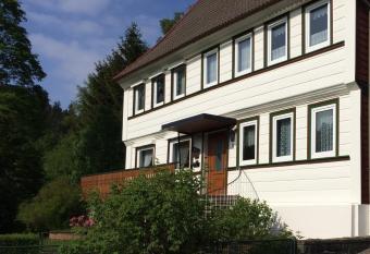 Am M  hlenberg allows 18 year olds to book a room