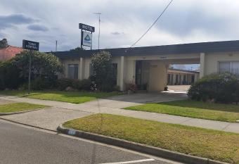 Bairnsdale Town Central Motel allows 18 year olds to book a room