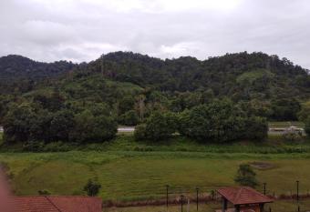 SURIA MOTEL BUKIT MERAH has Balcony rooms