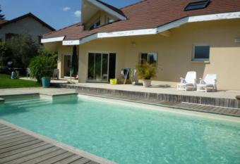 Chez Brigitte et Sylvain allows 18 year olds to book a room