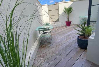 Au 10 Bed & Breakfast allows 18 year olds to book a room