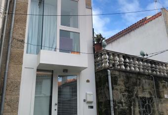 Preciosa Casa en el Casco Hist  rico de Baiona has Balcony rooms