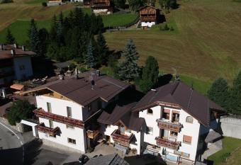 Pensione Valbona has Balcony rooms