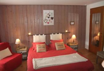 Le Domaine du Grand Cellier Chambres d h  tes en Savoie has Balcony rooms