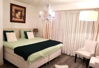 Beijerse inn allows 18 year olds to book a room