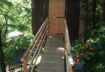 Domaine du Grand Cellier - Insolite en Savoie has Balcony rooms