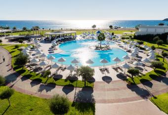 Apollo Blue has Balcony rooms