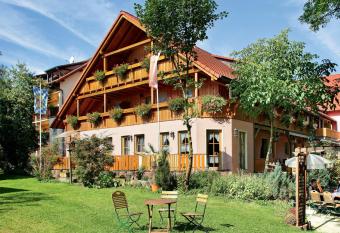 Land- und Aktivhotel Altm  hlaue has Balcony rooms