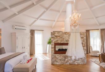 Austinvilla Estate has Balcony rooms