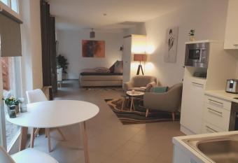 Studioapartment G16 - in exklusiver Innenstadtlage allows 18 year olds to book a room