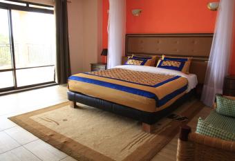 Milimani Beach Resort has rooms with a private hot tub