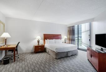 Hilton Houston-Post Oak by the Galleria has Balcony rooms