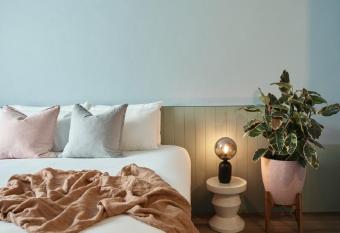 Kyah allows 18 year olds to book a room