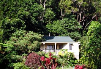 The Falls Montville has rooms with a private hot tub