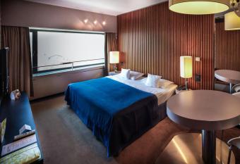 Hotel Yasmin Ko  ice allows 18 year olds to book a room