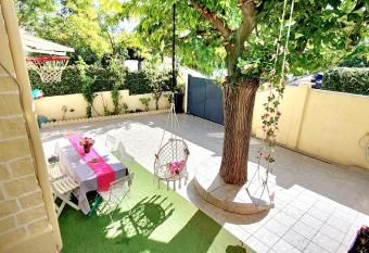 MAISON APPARTEMENT TOUT CONFORT    10mn des plages has Balcony rooms