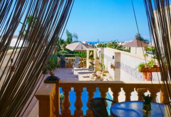 Narcisa Farmhouse B&B allows 18 year olds to book a room