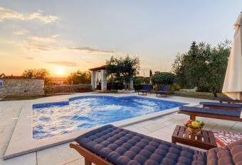 Villa Tedi has Balcony rooms