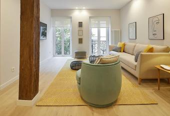 MARCIAL SUITE Central, modern and NEW. has Balcony rooms