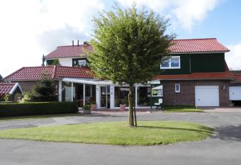 Grosse Ferienwohnungen im Herzen Ostfrieslands f  r 1-4 Personen has Balcony rooms