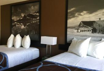 Super 8 by Wyndham Spruce Grove allows 18 year olds to book a room