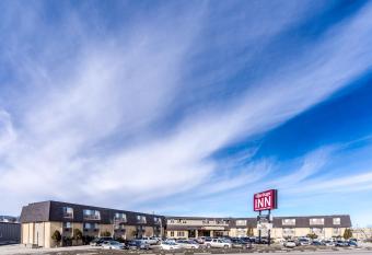 Heritage Inn Hotel & Convention Centre - Cranbrook allows 18 year olds to book a room