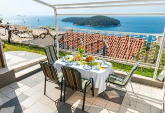 Apartments and Room Lora allows 18 year olds to book a room