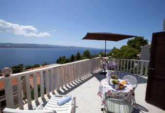 Villa Tomasovic has Balcony rooms