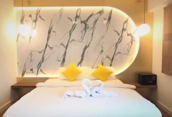 La La Moon Krabi Poshtel n  Pool has Balcony rooms