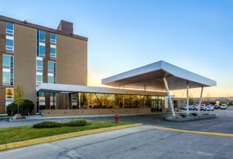 Heritage Inn Hotel & Convention Centre - Saskatoon allows 18 year olds to book a room