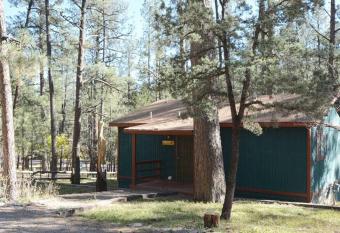 Roadrunner - Cozy Whirlpool Cabin in Upper Canyon allows 18 year olds to book a room