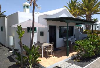 Bungalow DALAI - Pool view- Good wifi allows 18 year olds to book a room