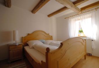 Gasthaus Fischerrosl allows 18 year olds to book a room