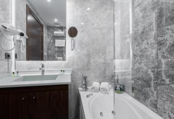 Lord Morgan & Exclusive Design Cihangir has rooms with a private hot tub