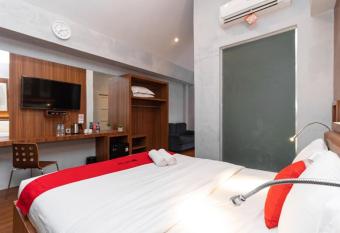 RedDoorz Premium near Centre Point Mall Medan allows 18 year olds to book a room