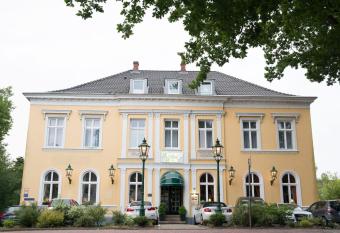 Heerens Hotel allows 18 year olds to book a room